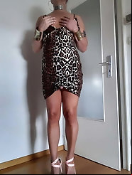 Tygra slut in leopard dress for Longdick Jack.